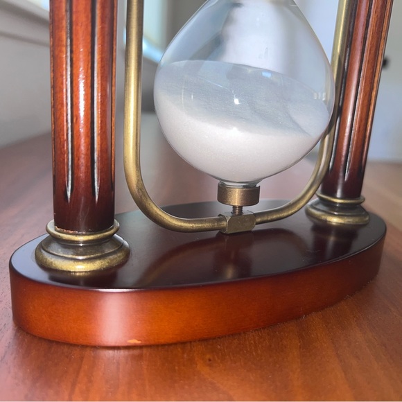 Bombay Company turning Hourglass with Sand, mahogany, and Brass - Picture 3 of 5